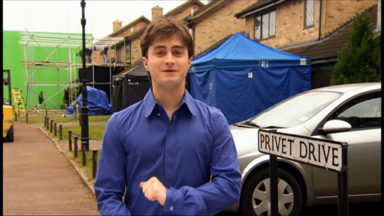 Creating the World of Harry Potter - Introduction by Daniel Radcliffe (HD)