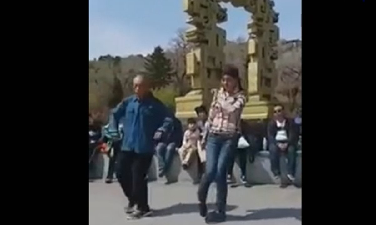 Aksi Kakek "Shuffling" Ini Hebohkan Dunia Maya