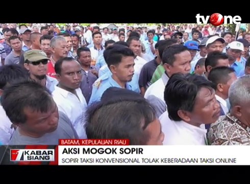 Ratusan Sopir Taksi Konvensional di Batam Blokade Jalan
