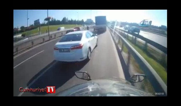 E-5'te insanlık ölmemiş dedirten görüntüler