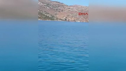 Descargar video: Muğla'nın Marmaris İlçesi, Bozburun Mahallesi Açıklarında Motoryat Battı