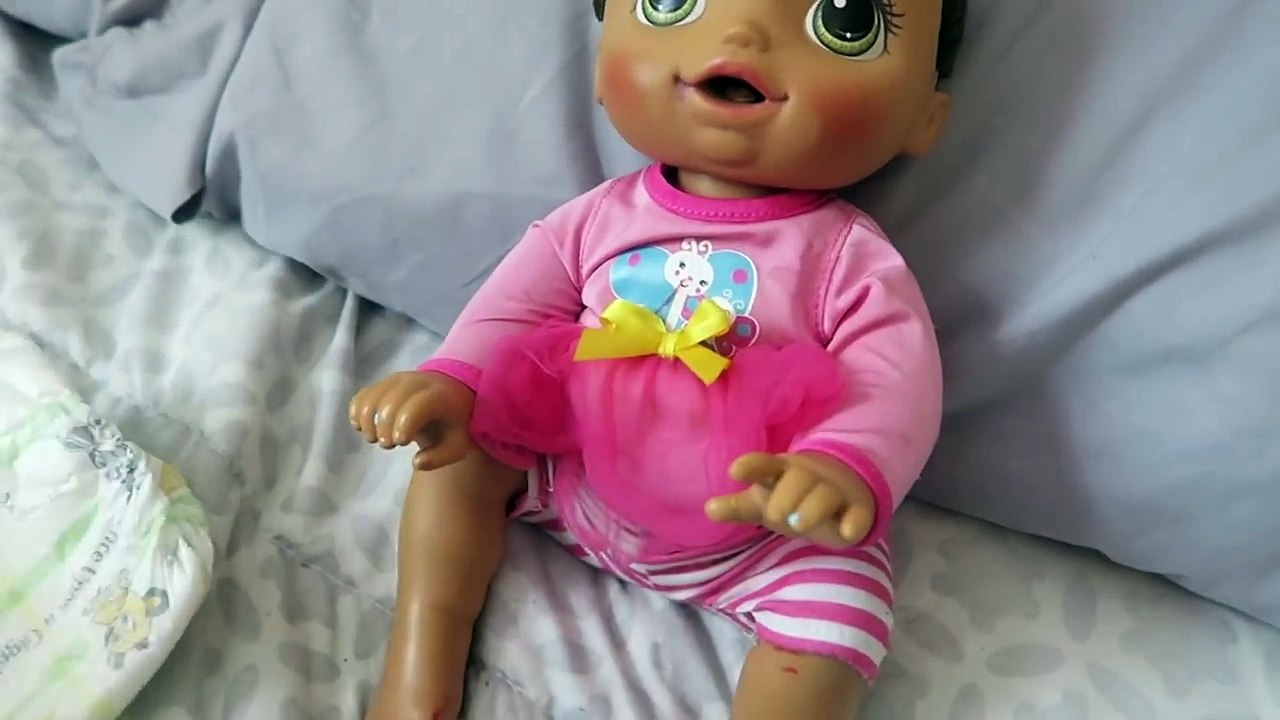 POOR BABY ALIVE VIDEO JULIET IS SICK! FEVER! (Baby go Bye Bye)
