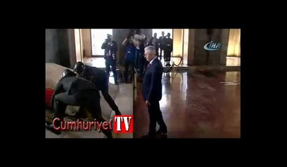 Binali Yıldırım, Anıtkabir'de Fatiha okudu