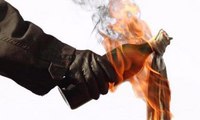 Rumah Mantan Kades Ini Diserang 7 Bom Molotov