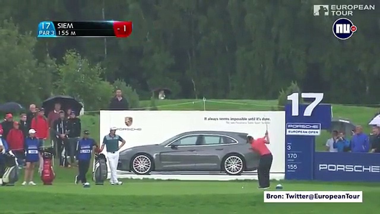 Il frappe sa balle de golf direct dans le trou sans toucher le sol !! Et gagne une Porsche...