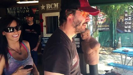 Entraînement intensif de Keanu Reeves au tir pour John Wick... IMPRESSIONNANT !