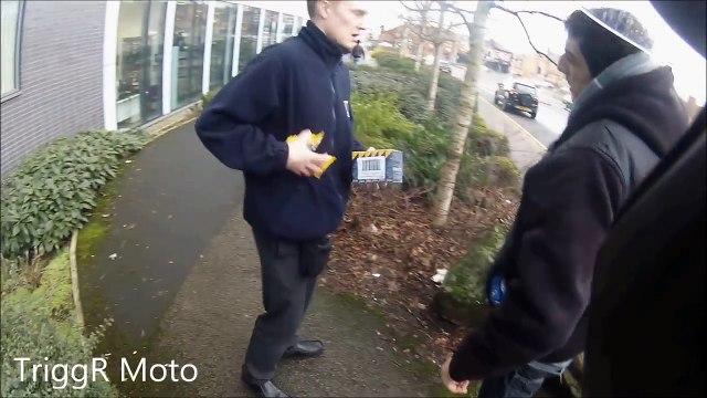 Ce motard rattrape des voleurs d'un supermarché !! Rendez-tout !