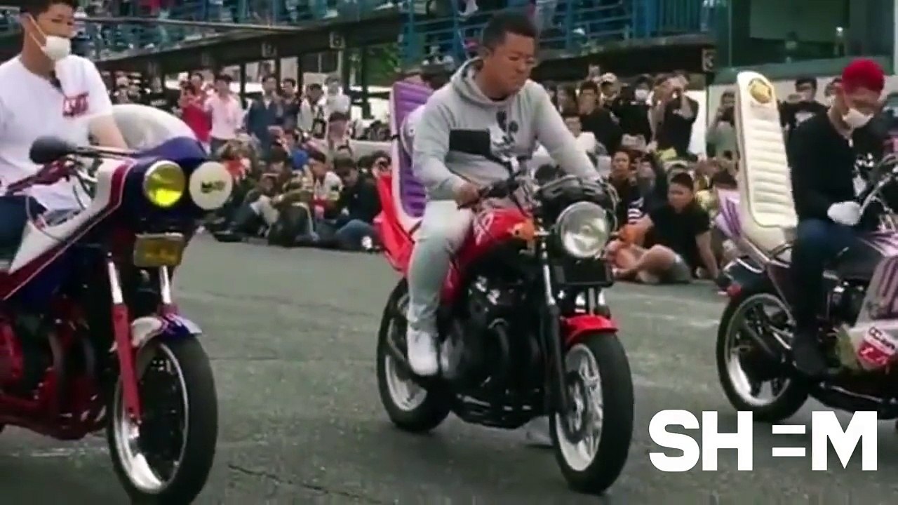 Concours de bruits de moteurs de motos... comme de vrais DJ électros !