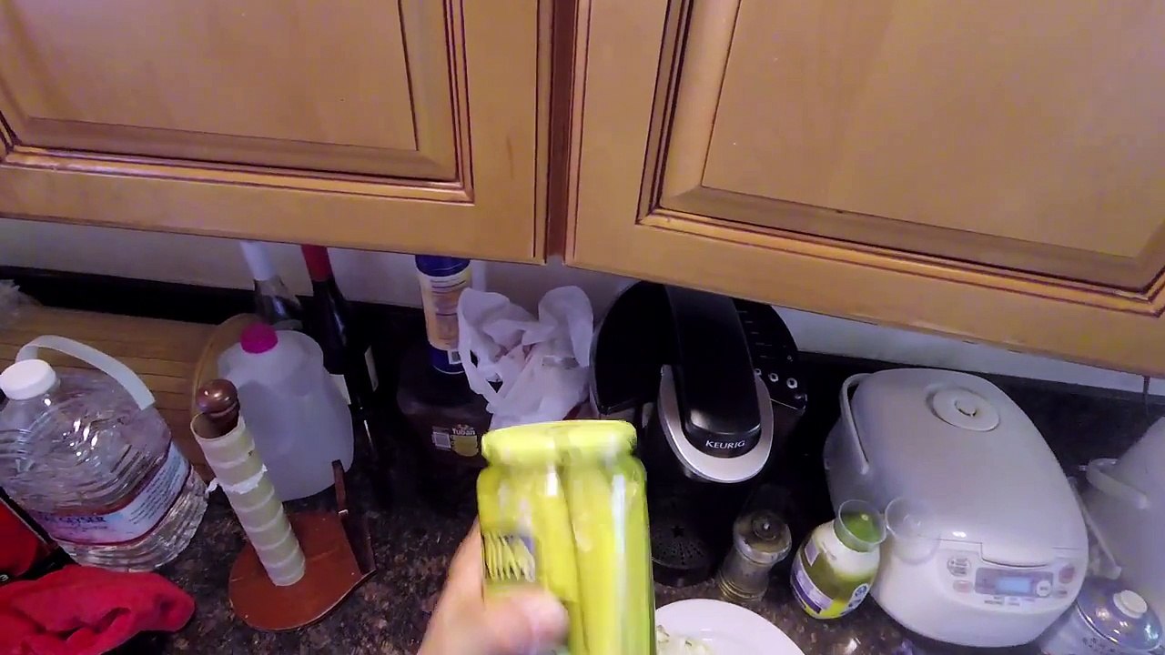 Ouvrir un bocal de cornichons
