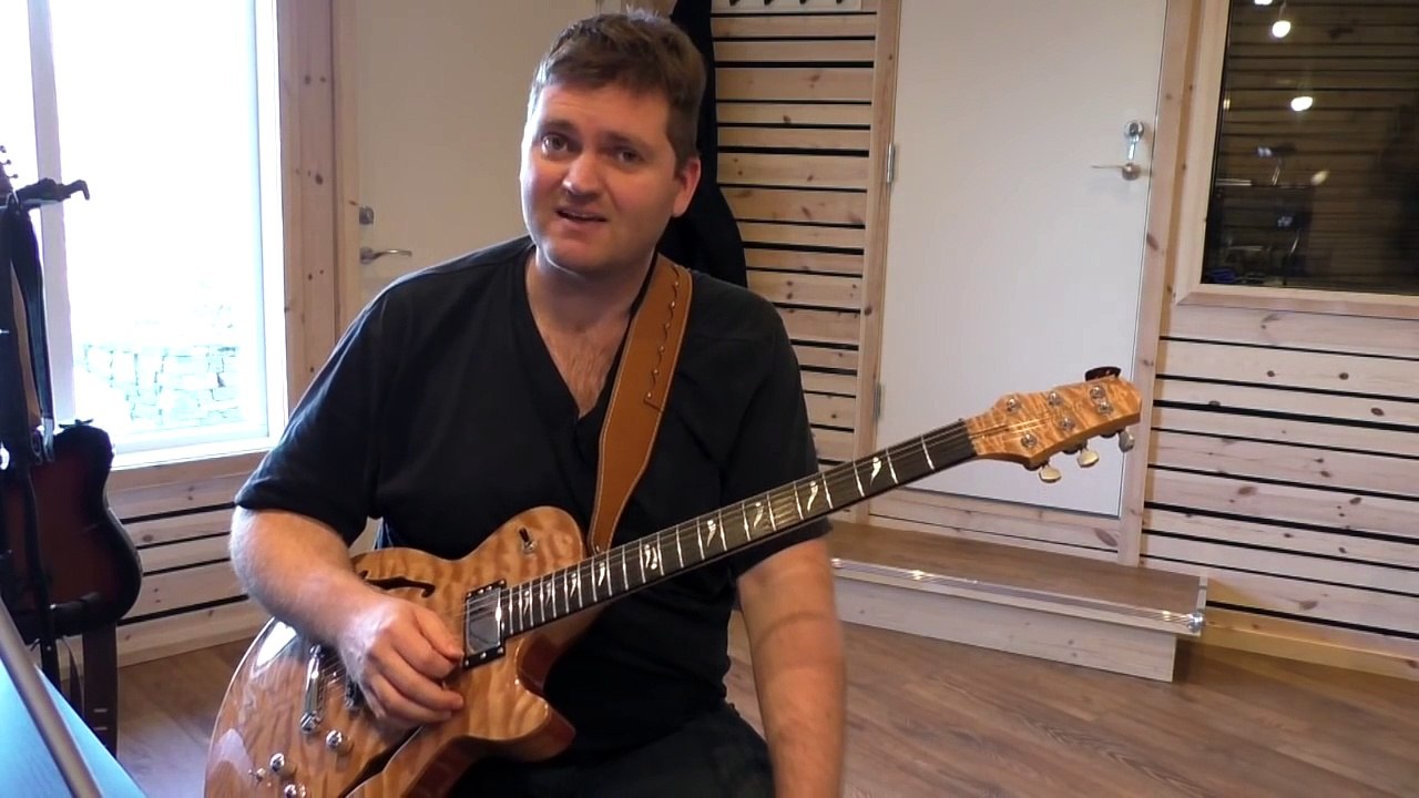 Guitar Lesson: Larry Carlton on Room 335