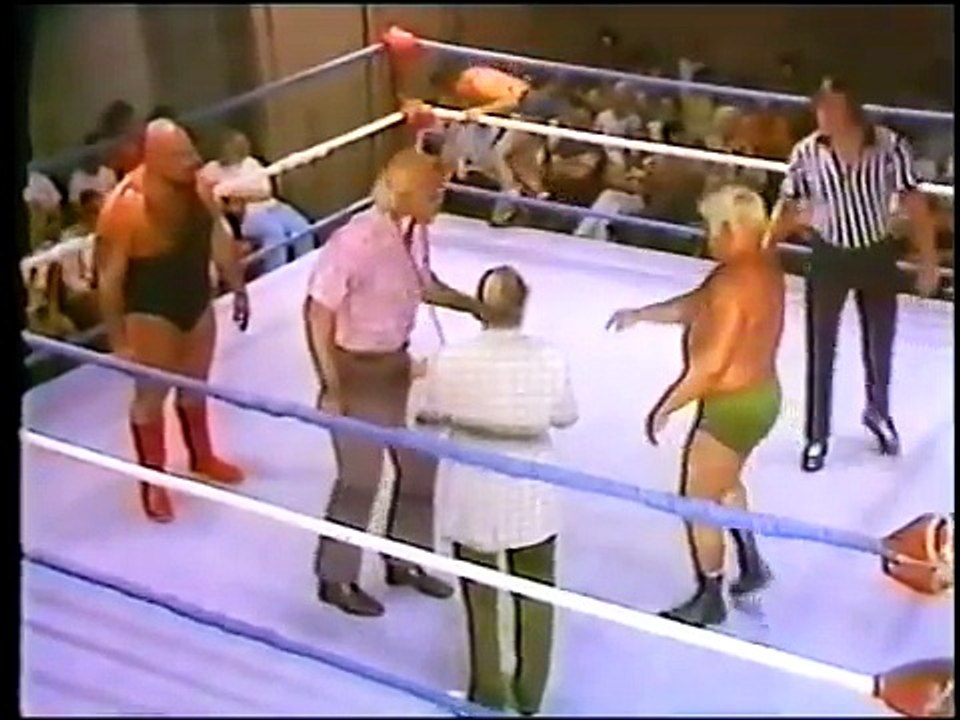 Superstar Billy Graham vs The Crusher