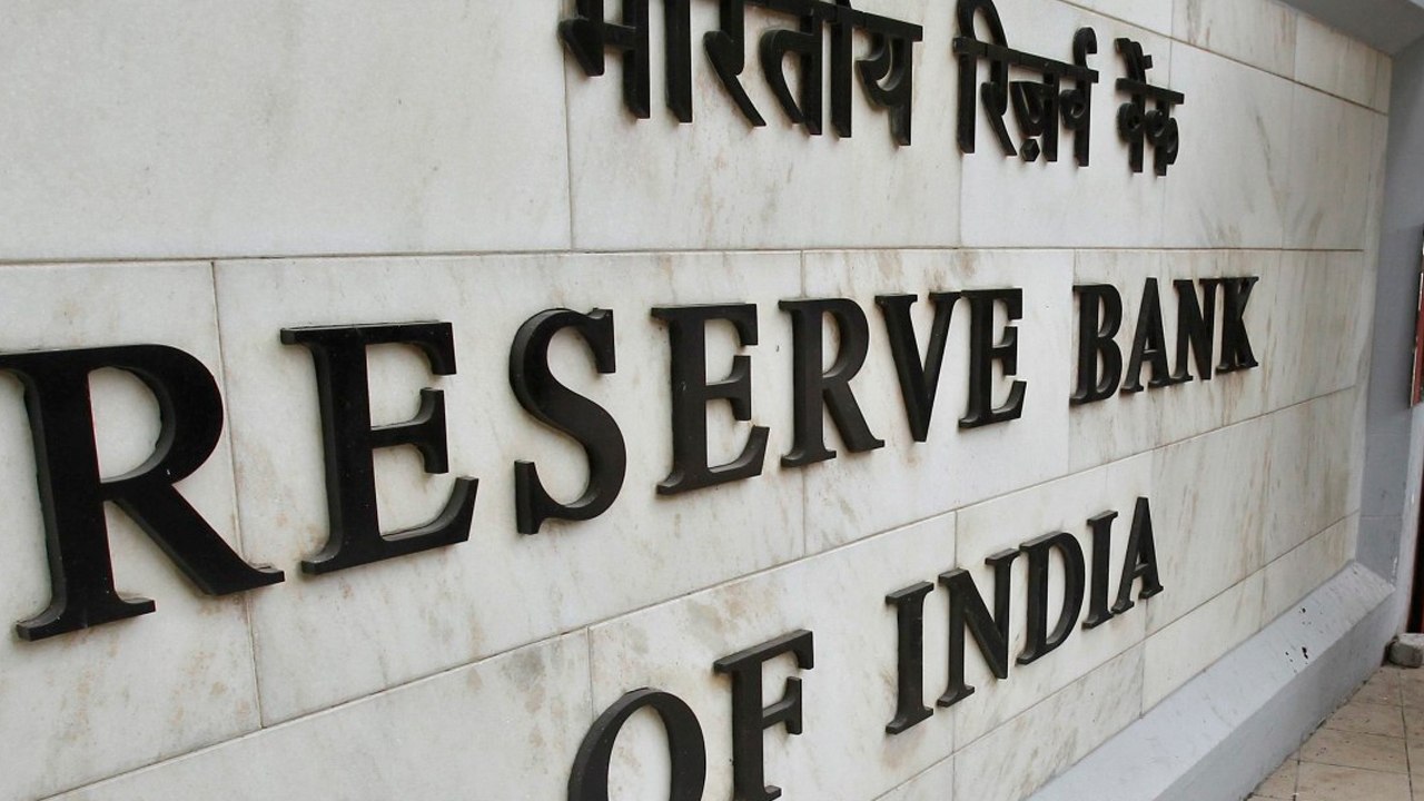 RBI cuts Repo rates upto 6% | Loans may get che...