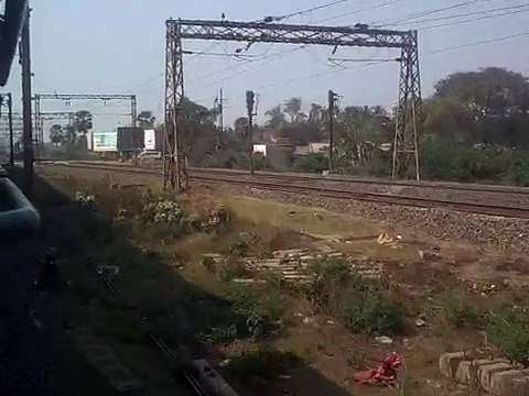 3026 Down Bhopal- Howrah Express departs Burdwan with some hard chugging