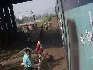3019 Up Bagh Express taking the big curve after Muzaffarpur