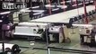 Un employé aspiré dans les rouleaux géants d'une usine de papier en Chine !