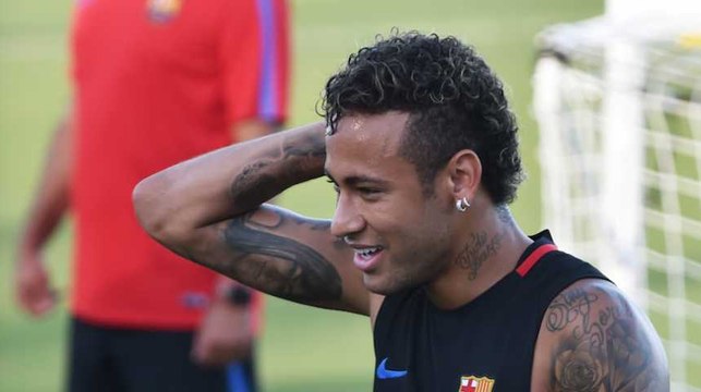 Je barbote dans une piscine de larmes des fans du Barça : les Parisiens ravis du possibles transfert de Neymar au PSG