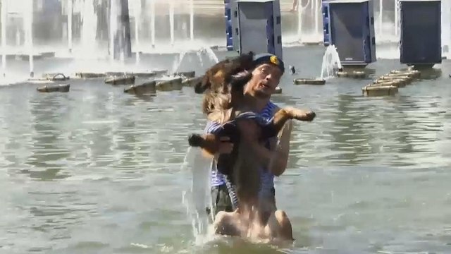 День ВДВ: защита Родины и купание в фонтанах