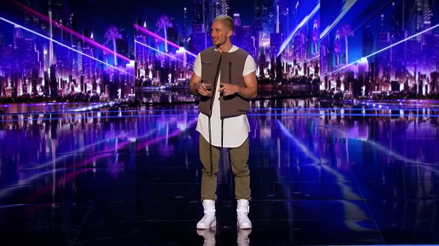 Tom London_ Tech Savvy Magician Goes Around The World With Magic Trick - America's Got Talent 2017