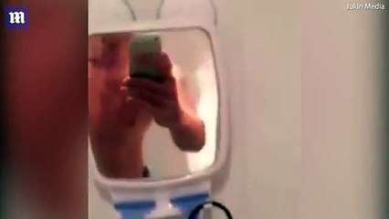 Banyo Aynasının Arkasına Gizlenmiş Dev Sparassidae Örümceği