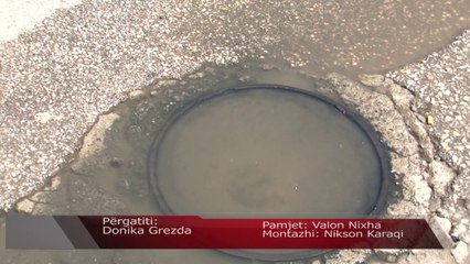 Rruga tranzite në Gjakovë kundërmon nga ujërat e zeza - Lajme