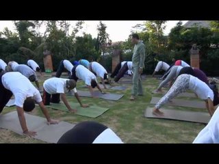 NET5 Akhir Pekan Sehat Yoga Tertawa