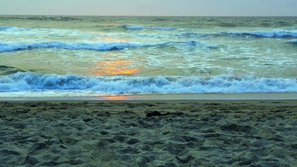 Ocean waves with reflection of sun