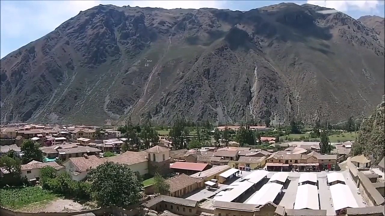 Pérou | Balade en drone au dessus d'Ollantaytambo