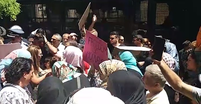 Syrian Refugees in Greece Protest at German Embassy Over Delays in Reuniting Families