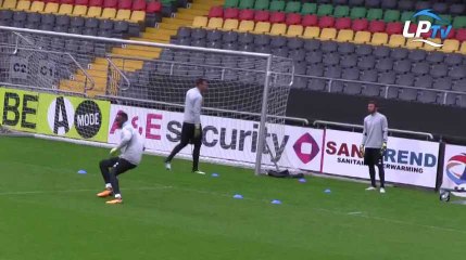 Un tout petit stade et de la pluie !