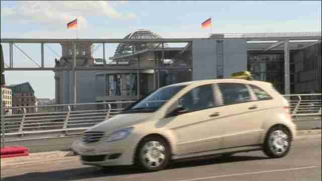 Alemania busca recuperar confianza perdida en su sector del automóvil