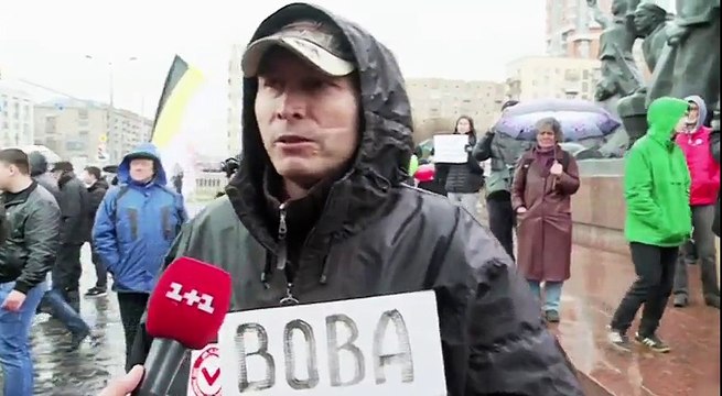 “Крым отдавать, с Донбасса вывести войска, Вову на виселицу” – Россияне в Москве шокировали неожиданными ответами на воп