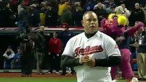 WS2016 Gm2: Baerga throws out ceremonial first pitch