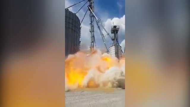 Falla en un silo de granos provocó una enorme llamarada