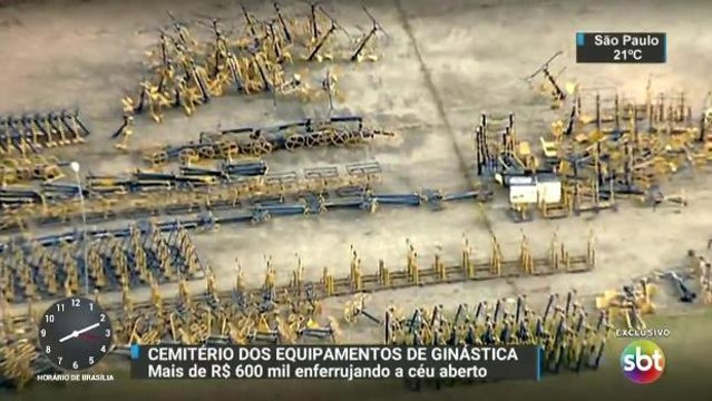 Aparelhos de ginástica enferrujam a céu aberto em São Paulo