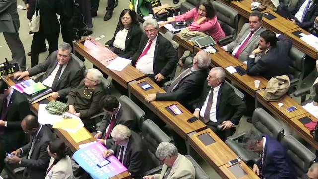 Temer se libra de juicio con respaldo de diputados brasileños