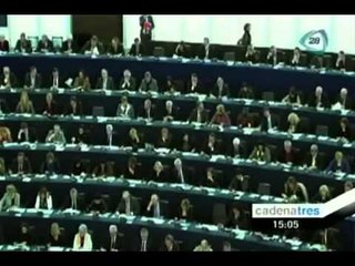 Diputada italiana lleva a su hija de 2 años al parlamento europeo