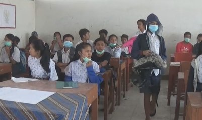 Download Video: Hujan Abu Sinabung, Ganggu Aktivitas Sekolah