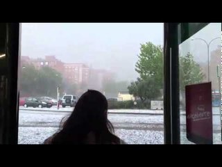 Una fuerte granizada cubre Madrid de blanco
