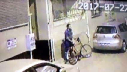 Sokak Ortasında Mastürbasyon Yapan İşçi