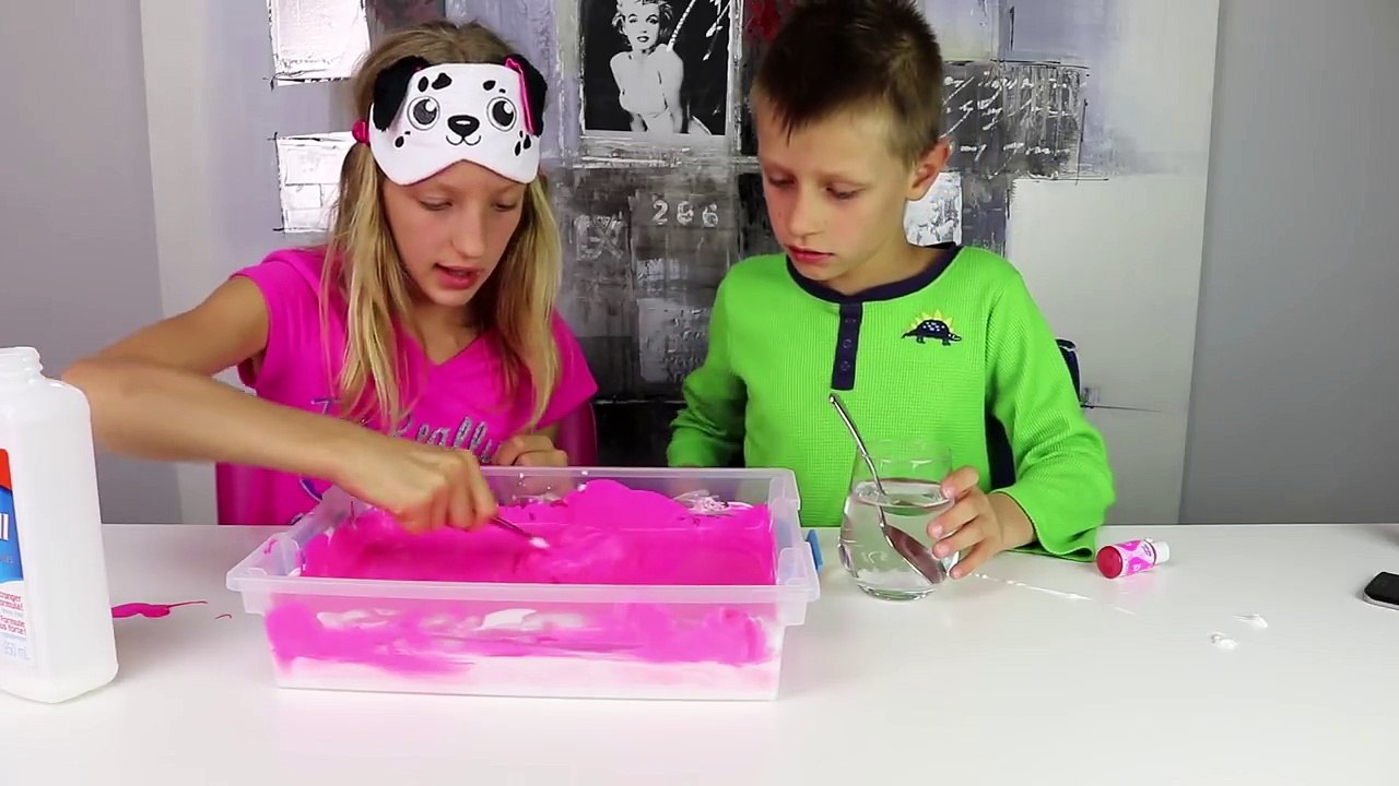 DO NOT MAKE SLIME AT 3:00AM..SO SCARY!!!!