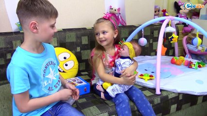 Видео для детей Ждем друга в гости и распаковываем подарки