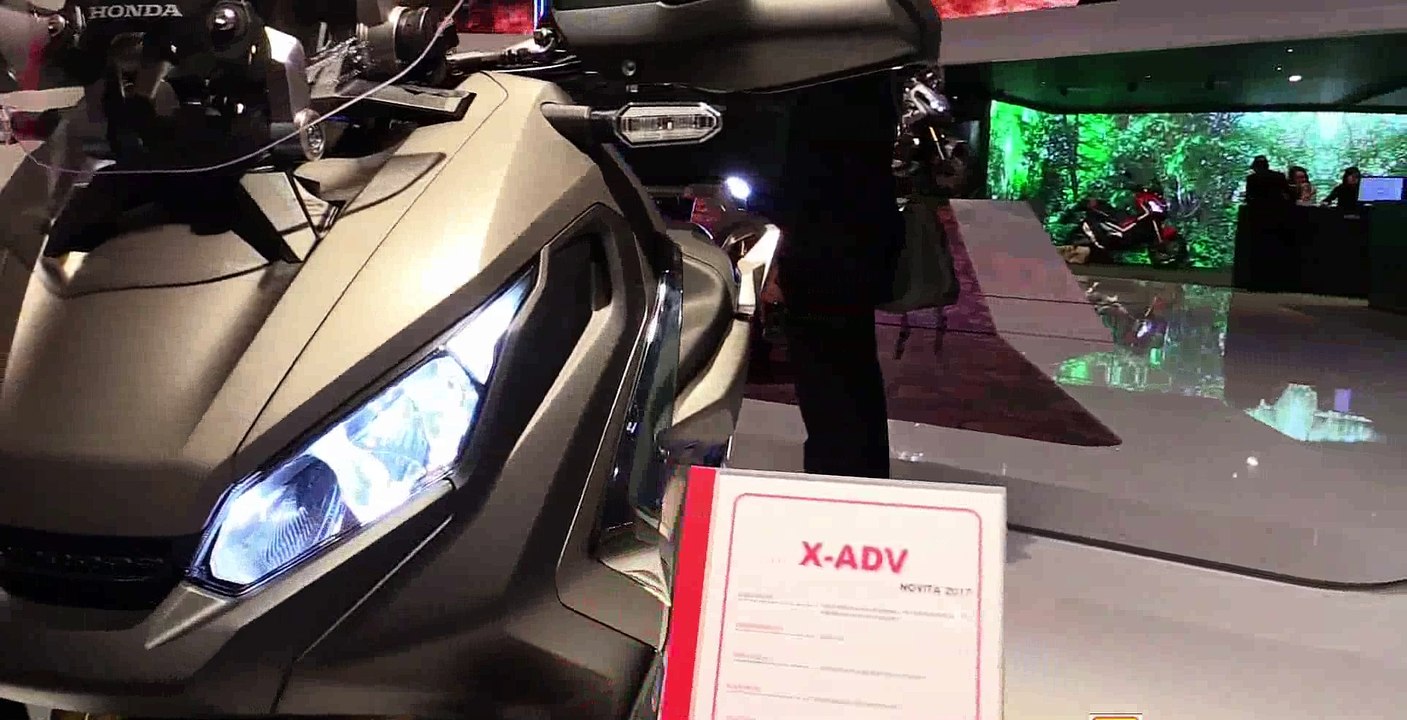 2017 Honda X-Adv 750 Maxi Scooter - Walkaround - 2016 EICMA Milan (2)