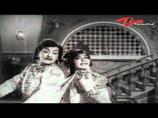 Chikkadu Dorakadu Songs | Idhigo Nenunnaanu | NTR | Jayalalitha | Old Songs