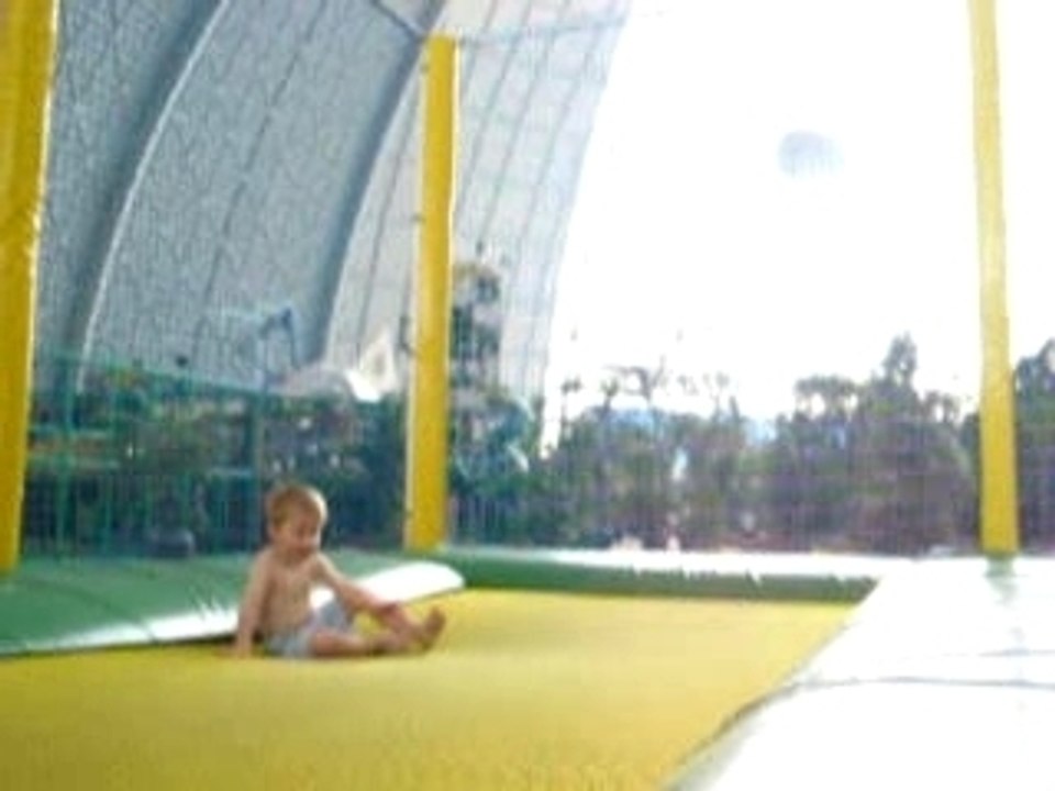 Trampolin im tropical island