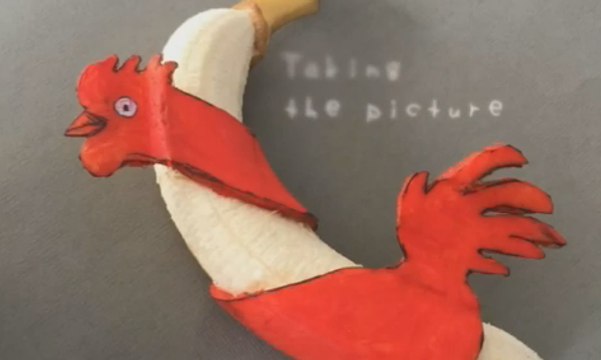 Ternyata Buah Pisang Bisa Jadi Media Lukis & Pahat Lho!