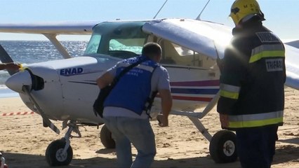 Download Video: Two dead after plane makes emergency landing on busy Portuguese beach