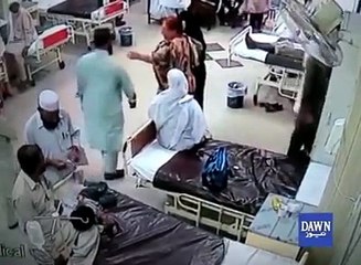 How Secretly Men Stole Money Into Lady Hand Bag-Dailyfun Zone