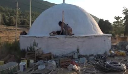 Tarihi sarnıç üstünde dans performansı