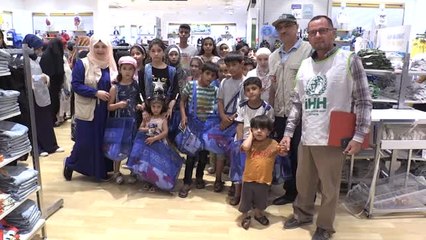 Hatay'da Suriyeli Yetimlere Giyim Yardımı