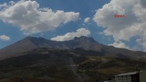 Kayseri Ağustos Sıcağı Erciyes Dağının Kar ve Buzullarını Eritti